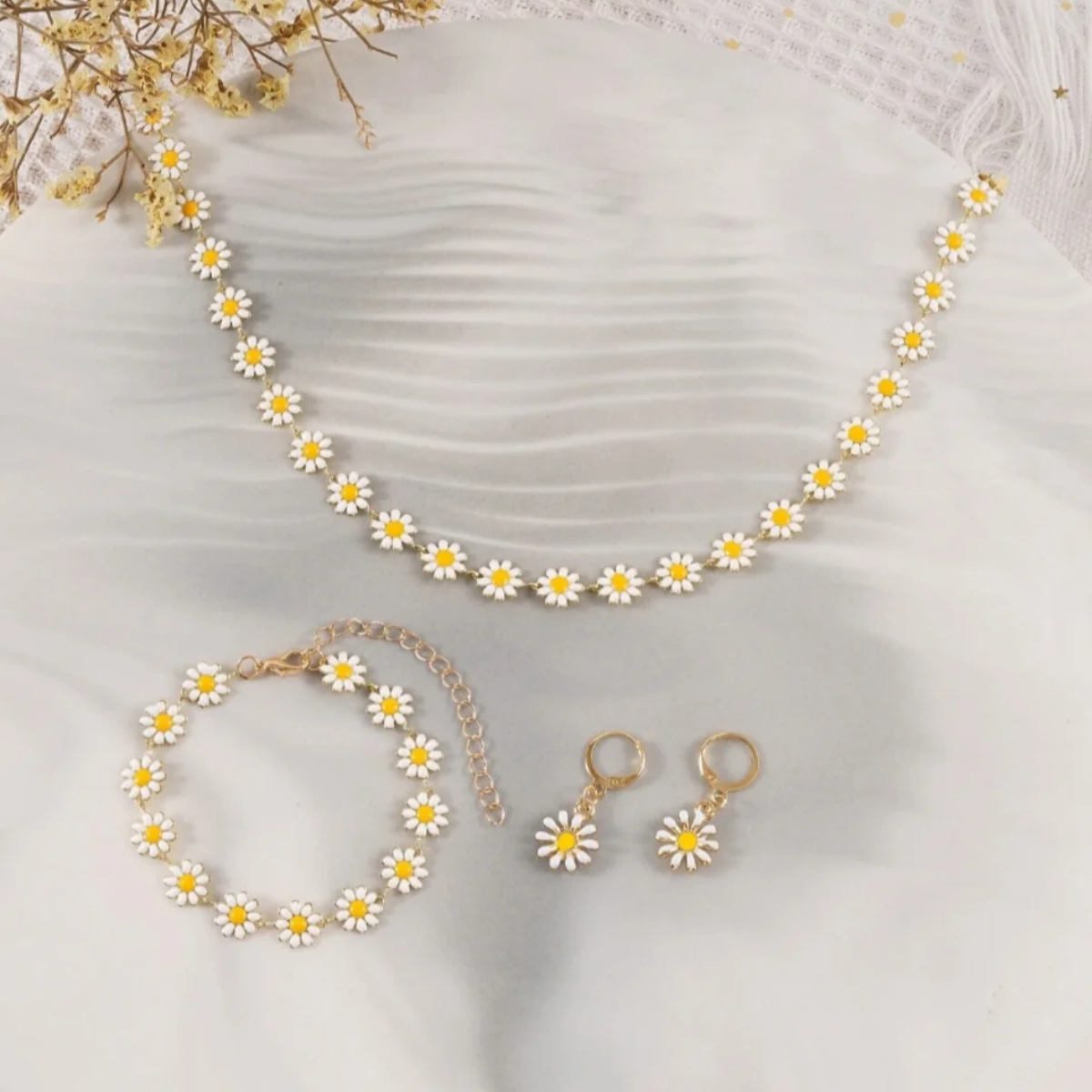 Gold Daisy Jewellery Set