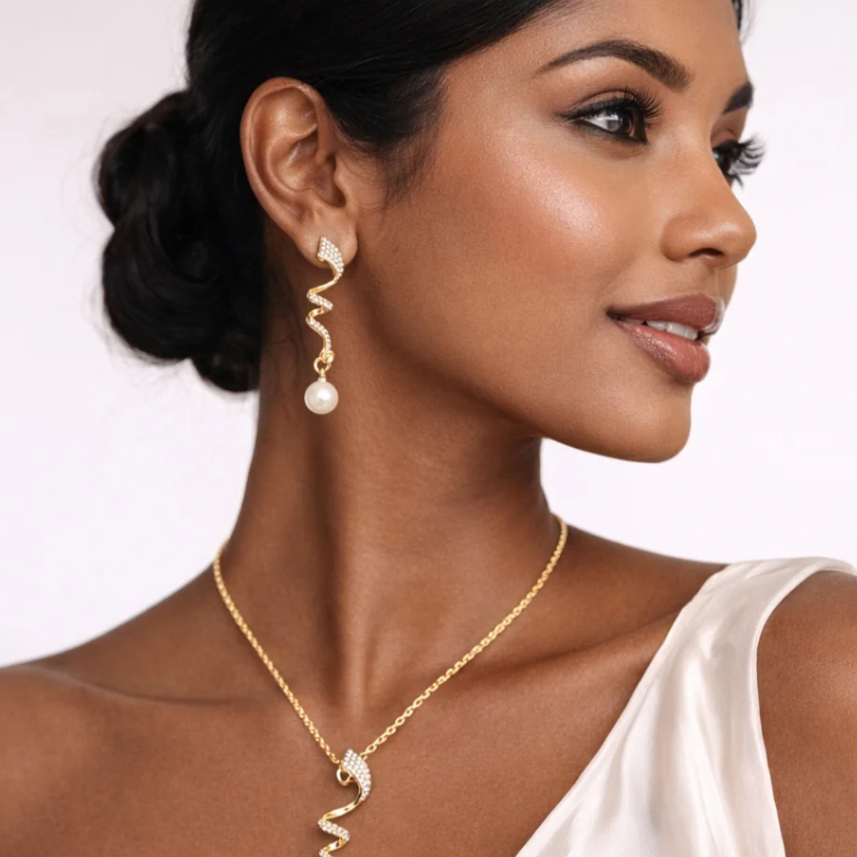 Pearl Gold Jewelery Set Elegant